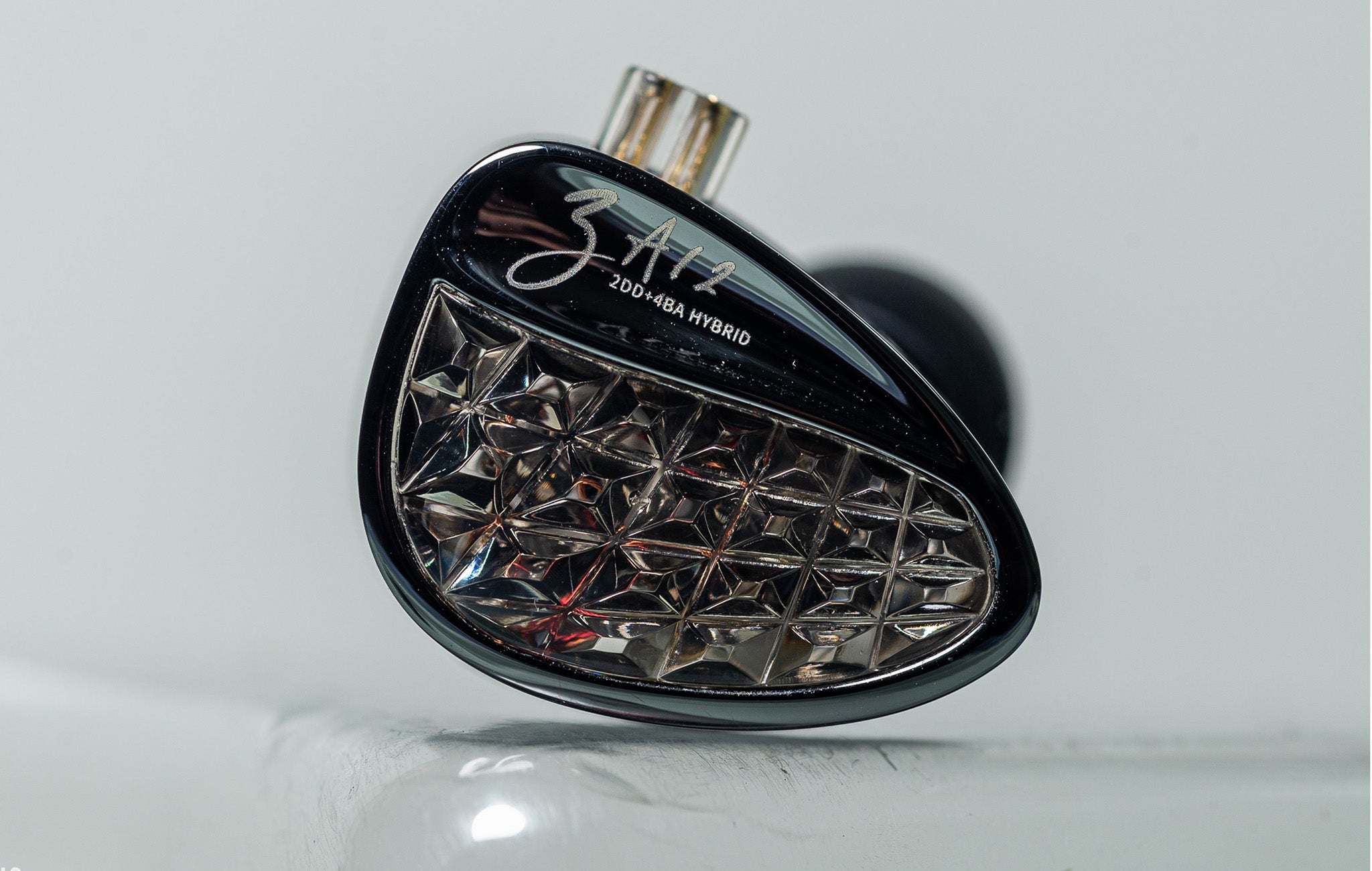 KZ ZA12: A Visually Beautifully IEM Let Down by Tuning