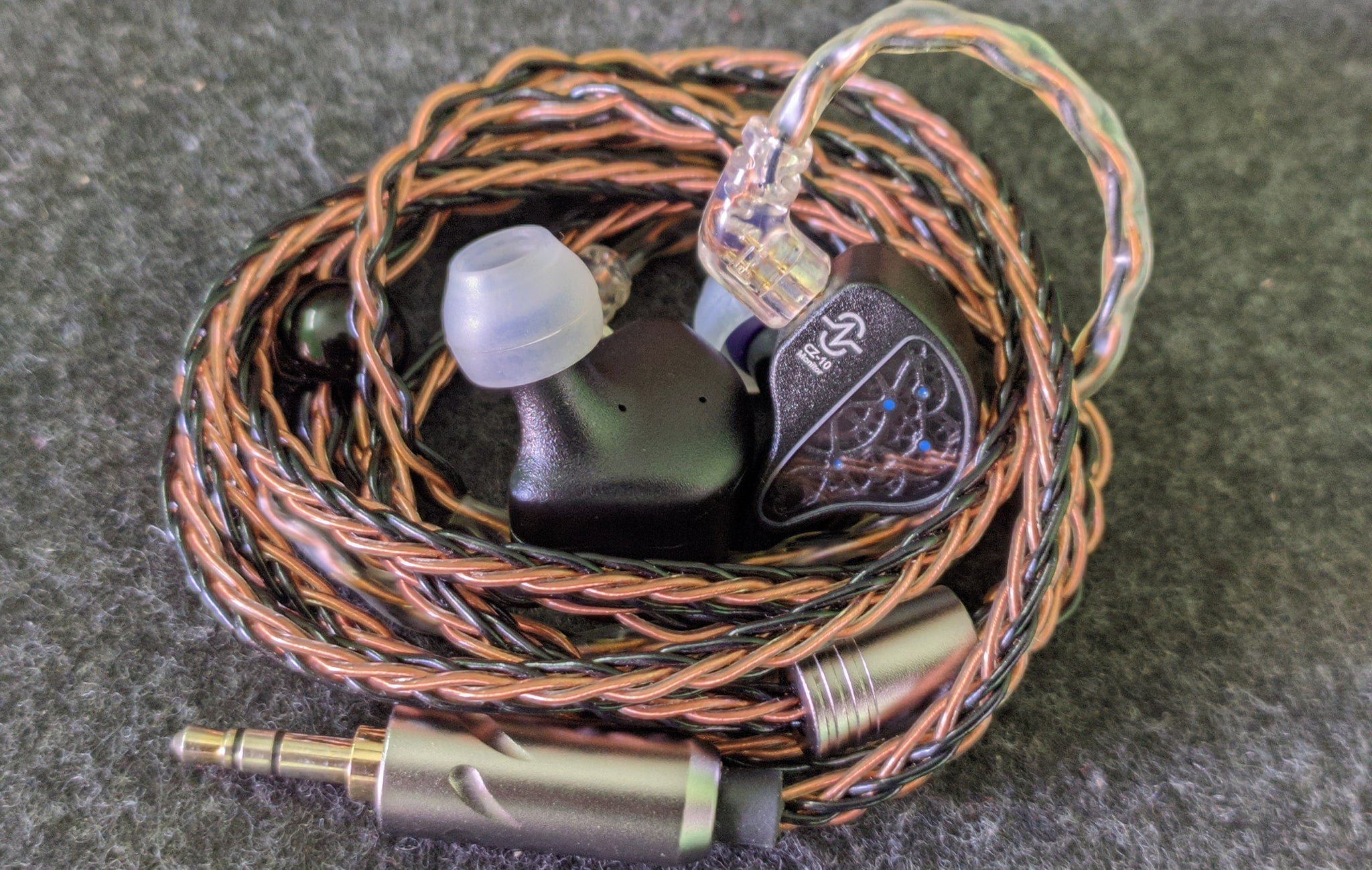 CCZ TianGong CZ10: Well executed "V" shape tuning (1DD 4BA)