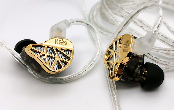 「CCZ MC04 Nocturne」 よりパワフルな低域と開放型設計で心地よいV字傾向のリスニングサウンド。