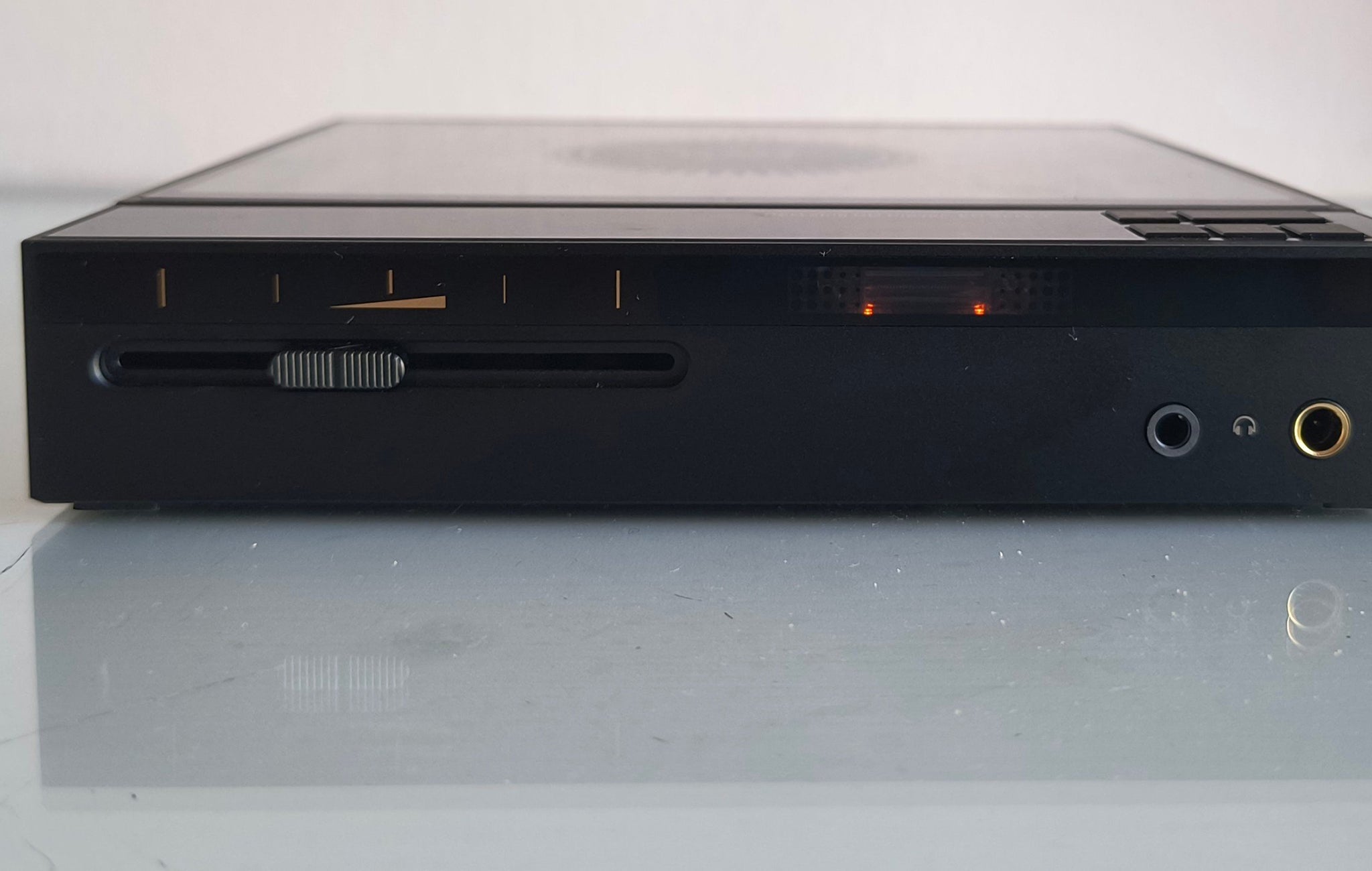 Shanling EC Zero T: R2R Meets Tubes in A Portable CD Player