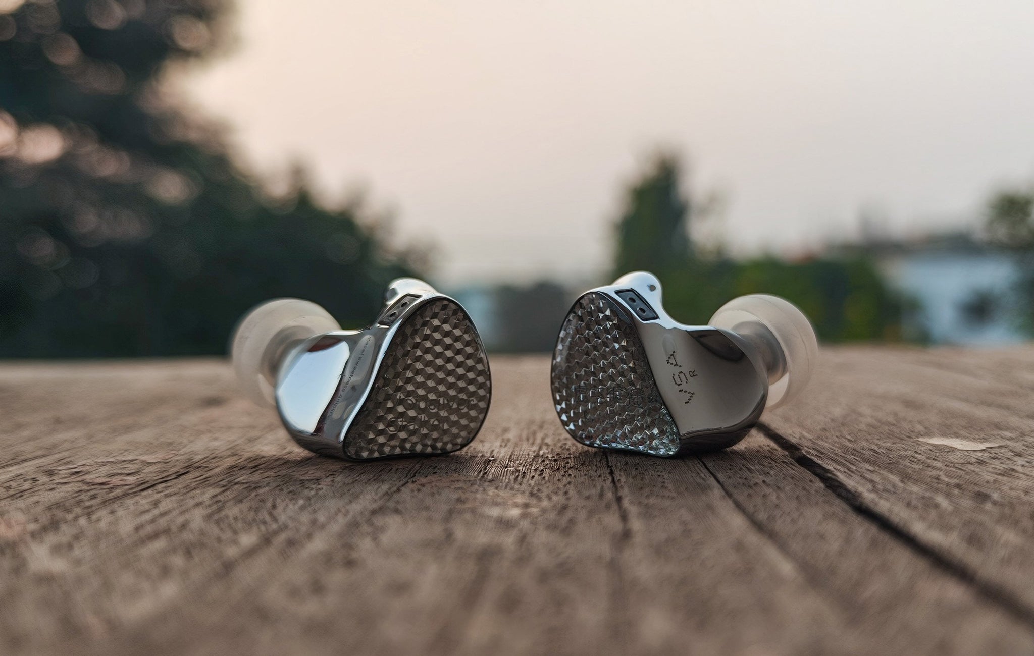 イヤホン EarAcousticAudio VSA-V1 EarAcoustic Audio VSA-V1: Warm Comfortable Vocals with A Relaxed
