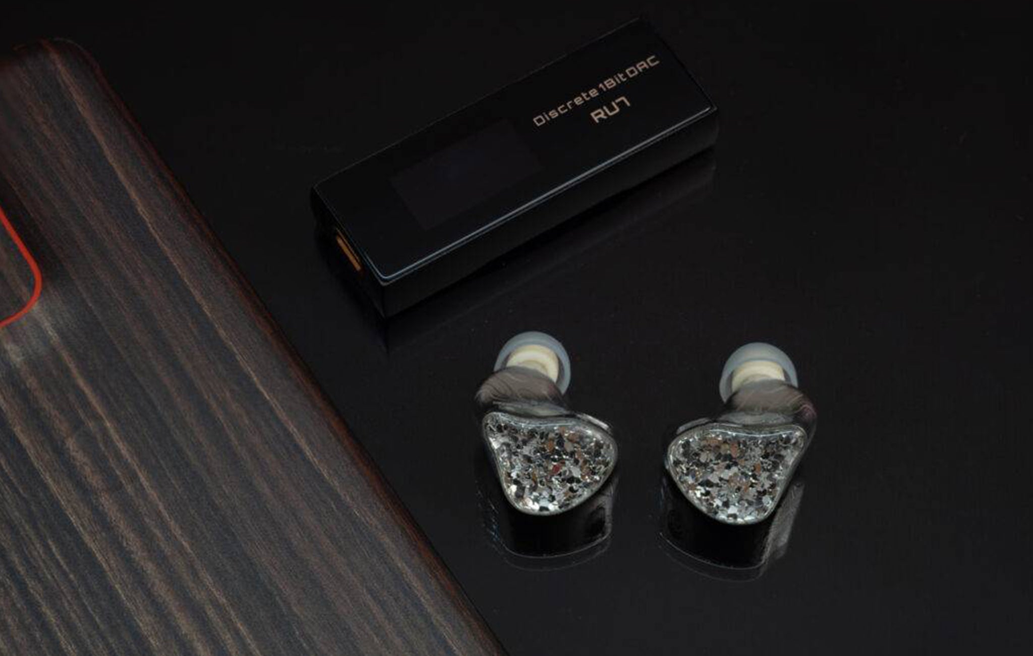 EarAcoustic Audio VSA-MAX: Stunning, Jewelry-like Build Quality with A Mirror Finish