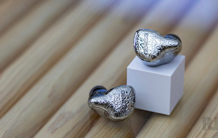 EarAcoustic Audio Genesis (G318s)Review: Analog Charms