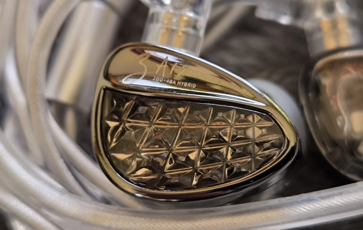 KZ ZA12 Review: A natural sound with lots of sound in information!